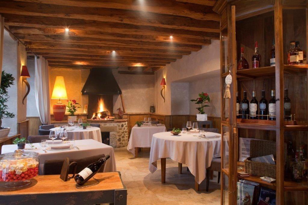 Hotel Les Remparts เมียร์พัวซ์ ภายนอก รูปภาพ