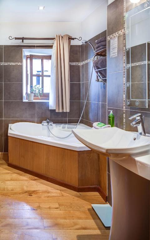 Hotel Les Remparts เมียร์พัวซ์ ห้อง รูปภาพ