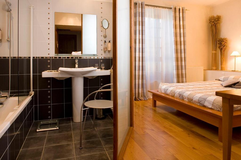 Hotel Les Remparts เมียร์พัวซ์ ห้อง รูปภาพ